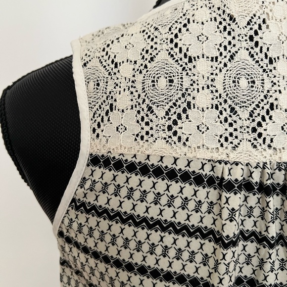 NWT Bohemian Lace Top | Medium | Ivory / Black | - Picture 3 of 4